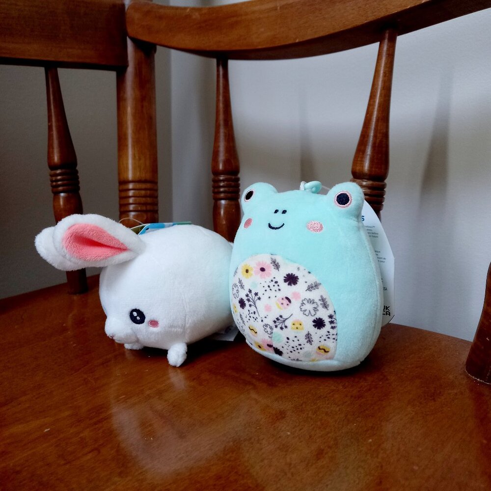 2 New Keychains With Tags - Picture 4 of 7